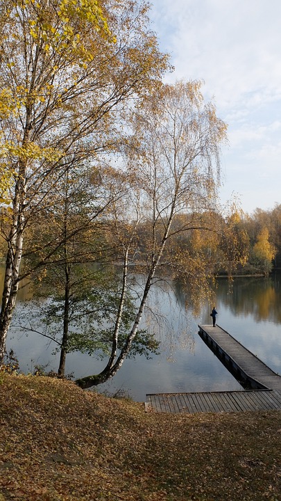 O jakich rzeczach warto pamiętać podczas wyboru pomostu pływającego
